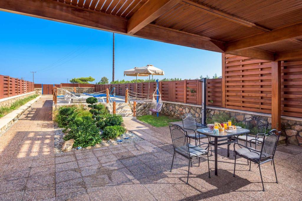 Lindos Sapphire room 3